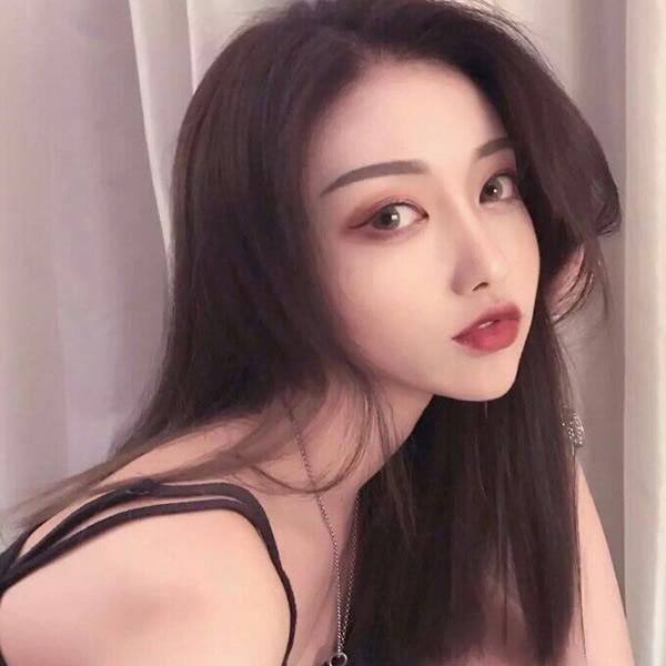 陆毅女儿的长腿太惊人，在上百人中一眼就能认出来